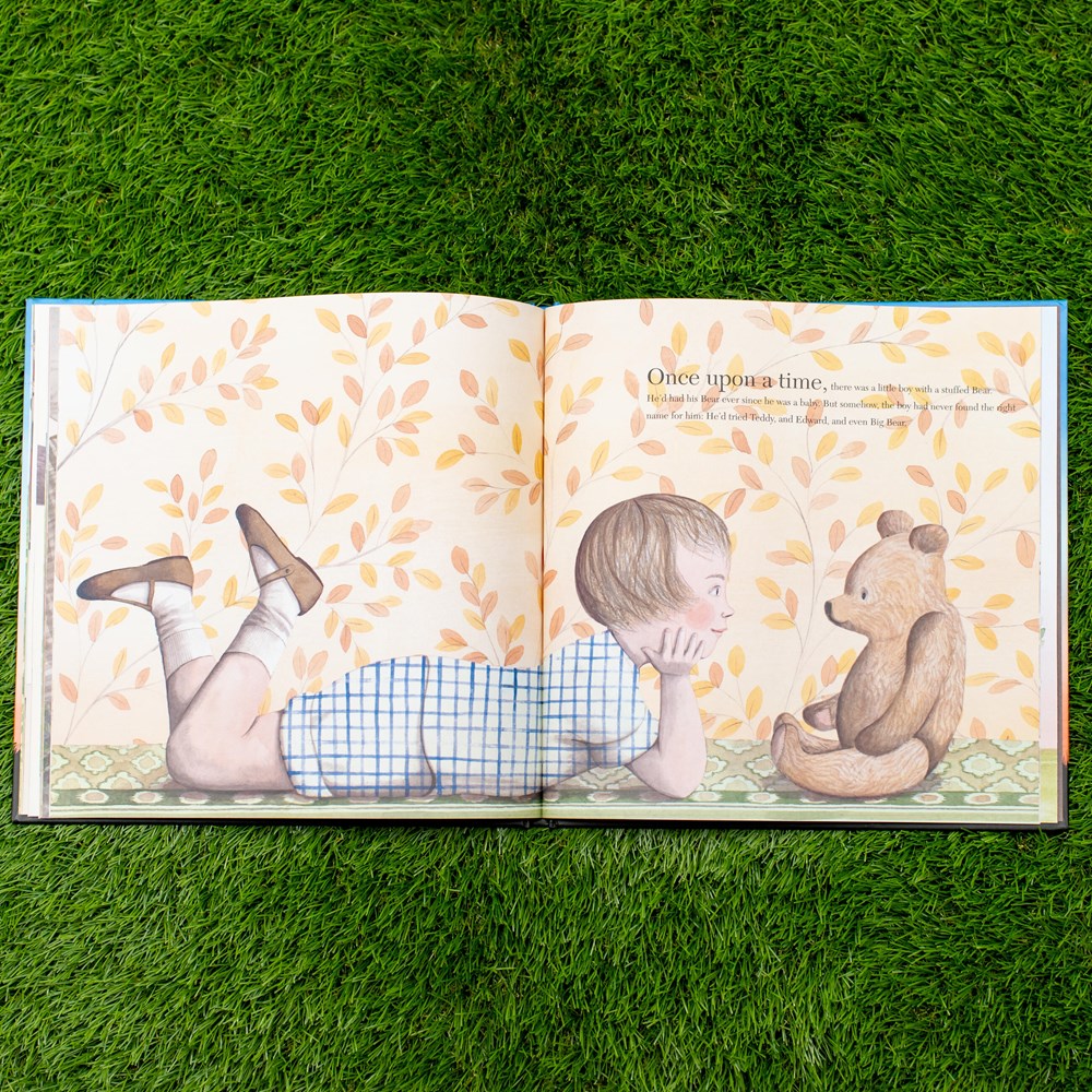 Finding Winnie: The True Story of the World's Most Famous Bear (Caldecott Medal Winner)