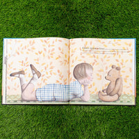 Finding Winnie: The True Story of the World's Most Famous Bear (Caldecott Medal Winner)