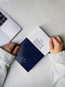 NVI, Santa Biblia, Revisión 2022, Edición económica, Tapa rústica (Spanish Edition)